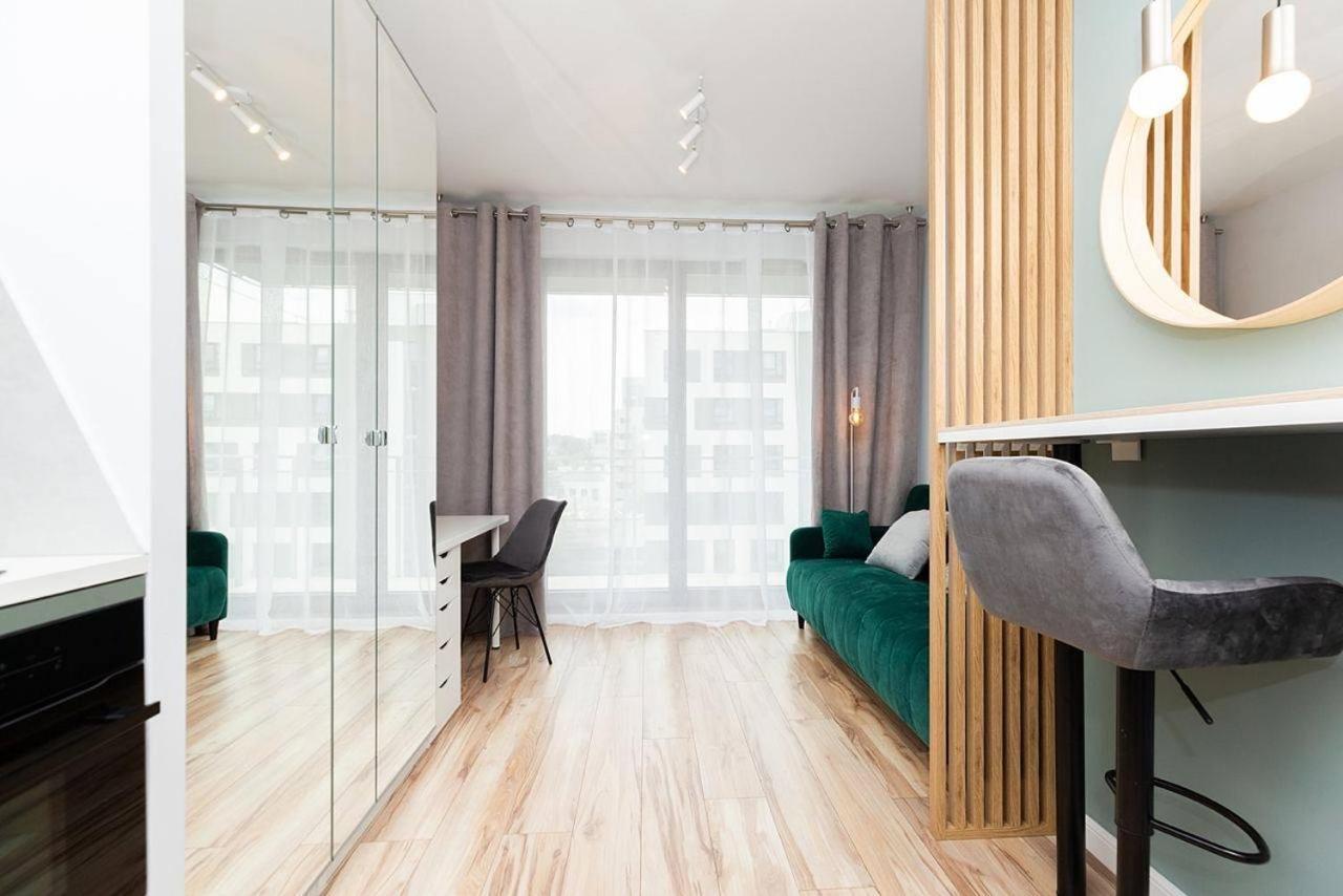 ורשה Easy & Comfortable, With Balcony, Very Close To The Center מראה חיצוני תמונה
