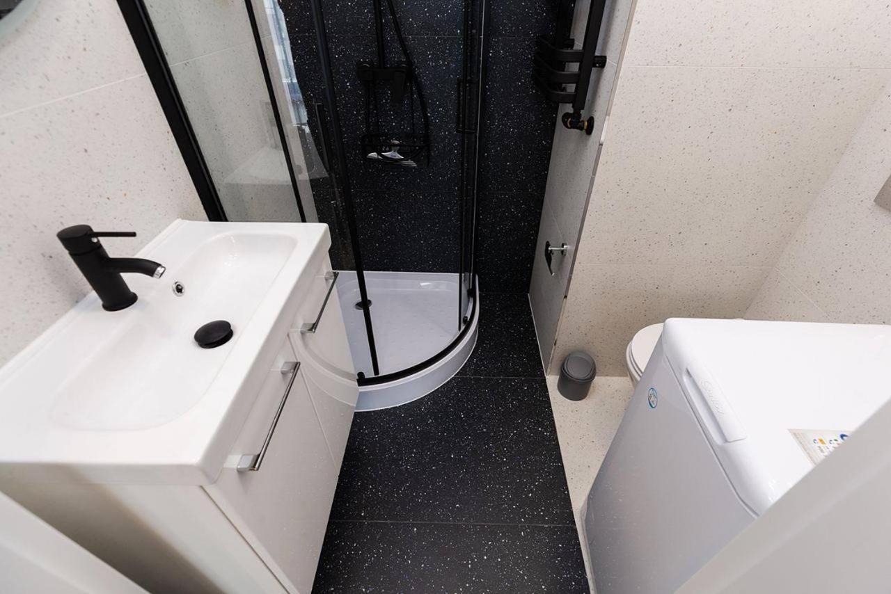 ורשה Easy & Comfortable, With Balcony, Very Close To The Center מראה חיצוני תמונה