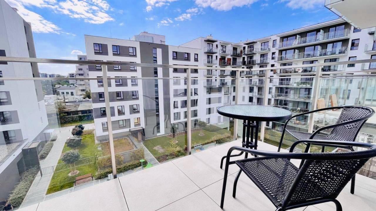 ורשה Easy & Comfortable, With Balcony, Very Close To The Center מראה חיצוני תמונה